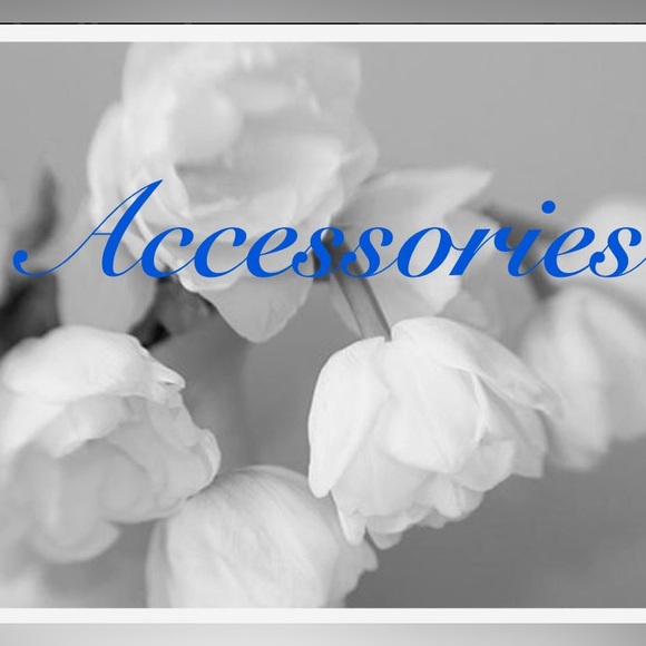 Accessorize! Make ordinary extraordinary with a few accessories ๐ ๐โ๏ธ - Picture 3 of 3